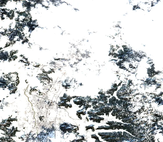2018年3月2日の福井平野の衛星写真。白い所の約半分は雲